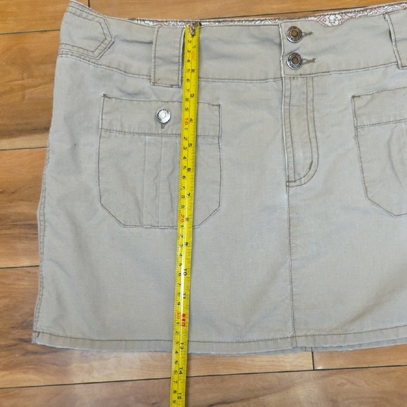 American Eagle Outfitters Size 12 Khaki Mini Skirt Cargo Pockets Button Fly Y2K - Picture 7 of 11